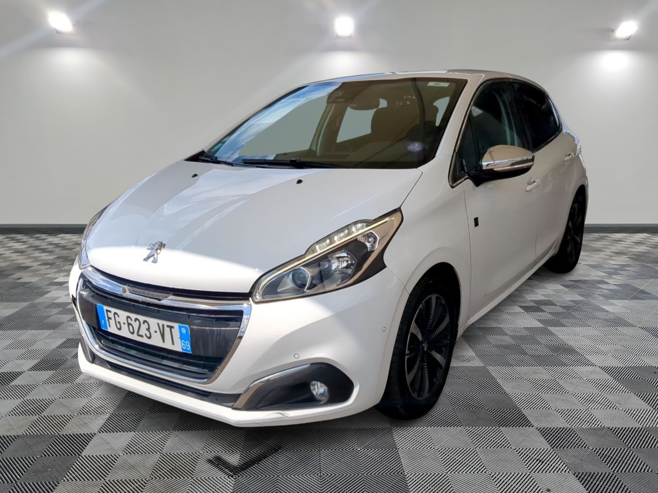 PEUGEOT | 208
