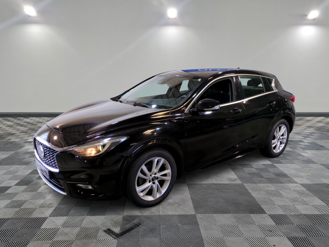 INFINITI | Q30