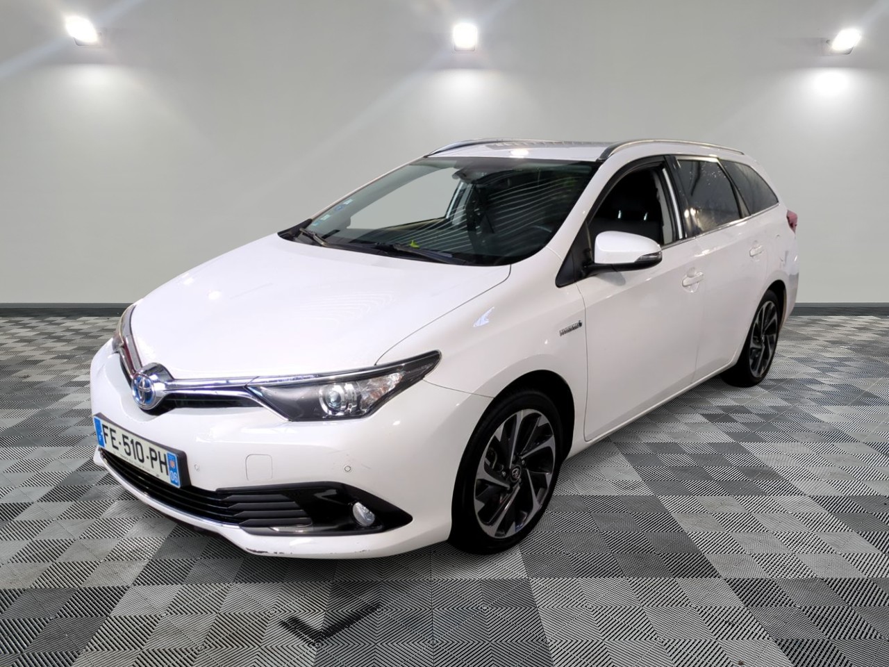TOYOTA | AURIS TOURING SPORTS RC18