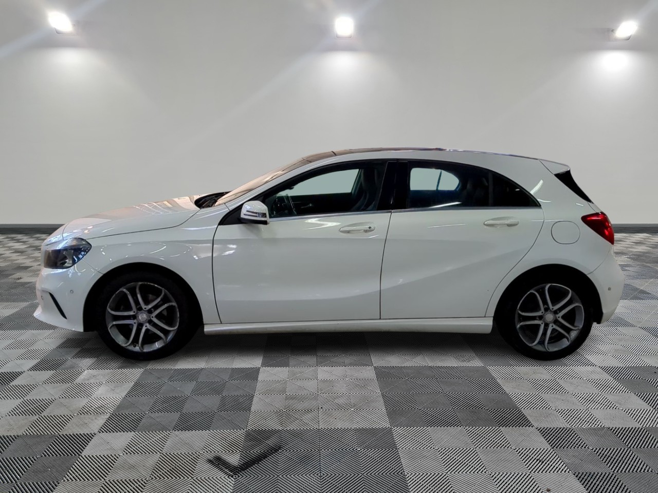 MERCEDES BENZ CLASSE A CLASSE A 180 D 7G DCT INSPIRATION Rennes mercedes-benz-classe-a-classe-a-180-d-7g-dct-inspiration-rennes
