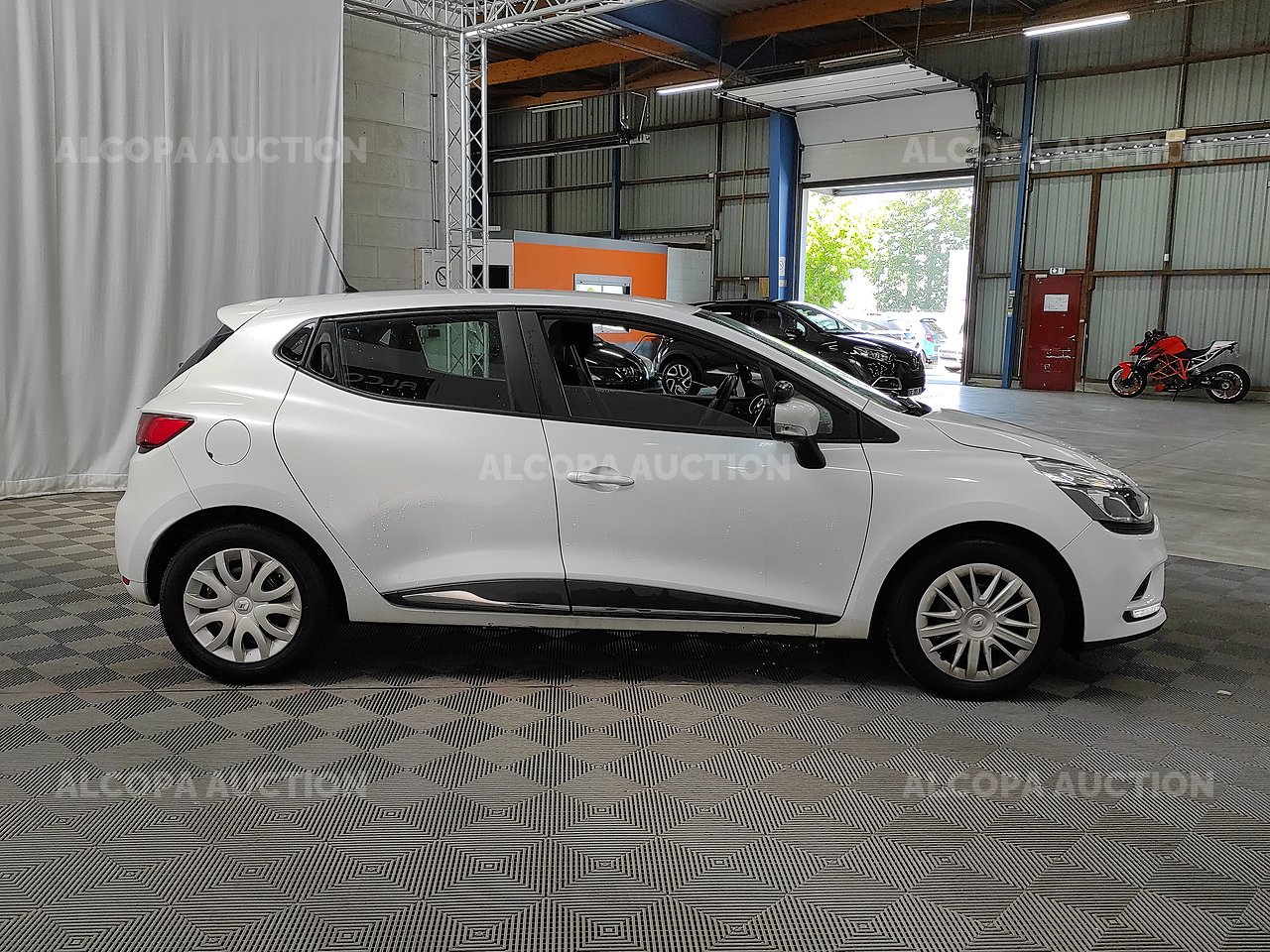 RENAULT CLIO IV BUSINESS CLIO AUTO ECOLE DCI 90 E6C BUSINESS Rennes