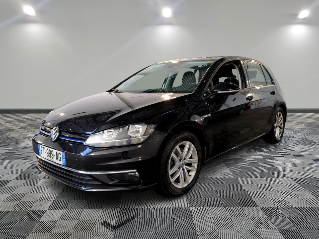 VOLKSWAGEN | GOLF