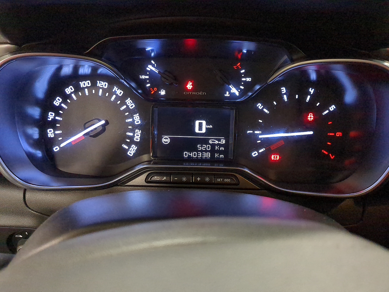 Vor Ihrem Fahrzeug Flüchten Mehrere Rehe über Die Straße CITROEN - C3(3) FL E110 SHINE PACK - Marseille | Alcopa Auction